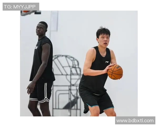 杨瀚森赴美特训备战选秀训练师曾服务詹姆斯韦德等篮球巨星 杨瀚森赴美特训备战选秀训练师曾服务詹姆斯韦德等篮球巨星